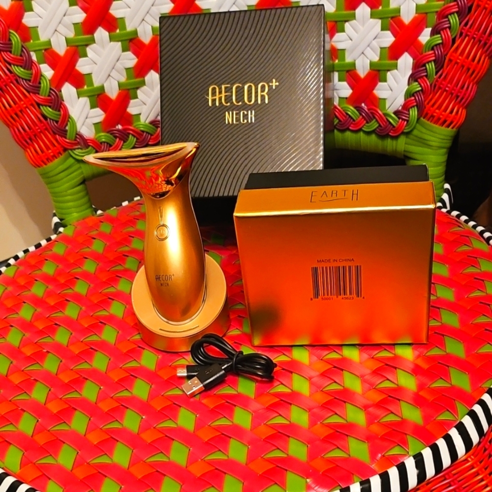 Earth Elegant Gold and Black Design Box Holds The Answer To  Neck & Face Wrinkle
